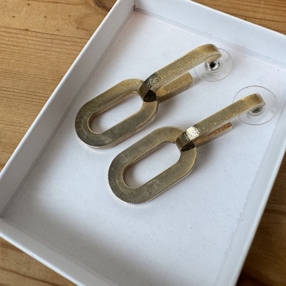 Chunky Chainlink Earrings - Picture 3 of 3